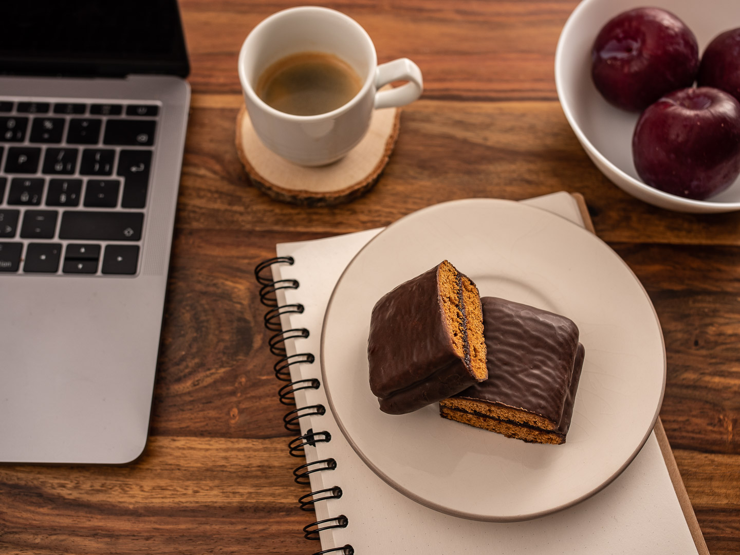 Lebkuchenriegel mit Pflaumenkonfitüre