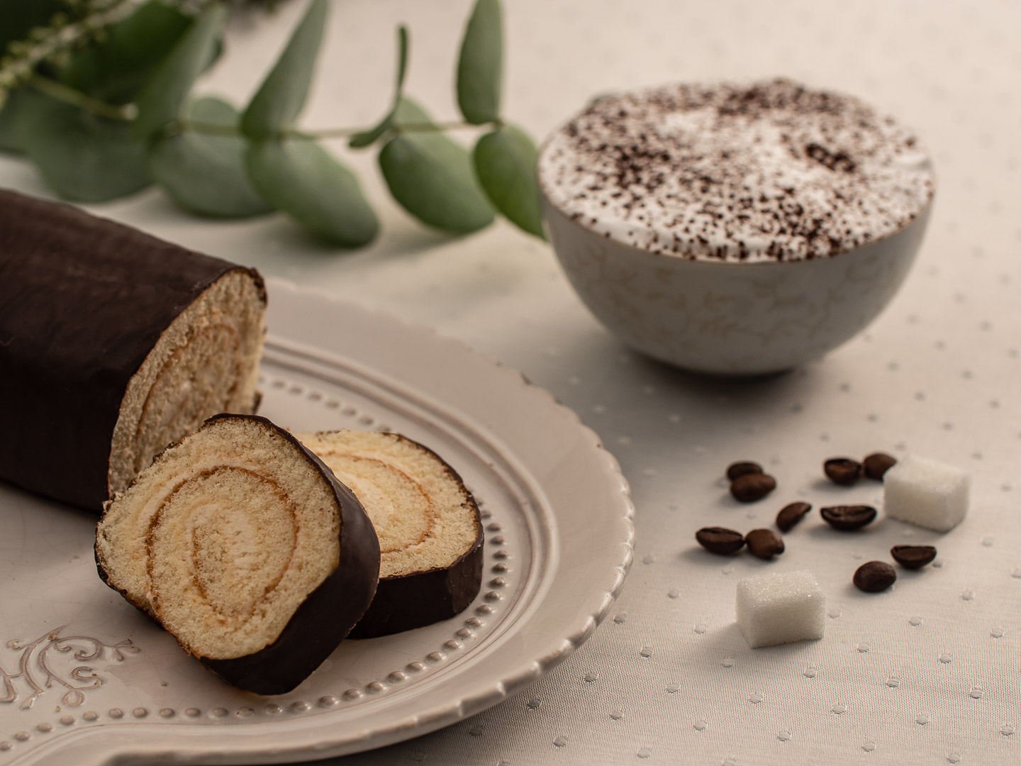 Cappuccino-Roulade mit Glasur